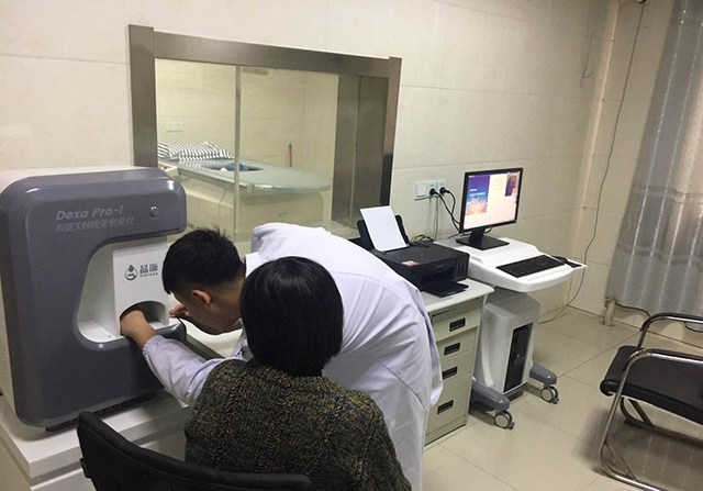 年輕人檢測骨密度選擇超聲骨密度檢測儀的還是X射線骨密度檢測儀的？
